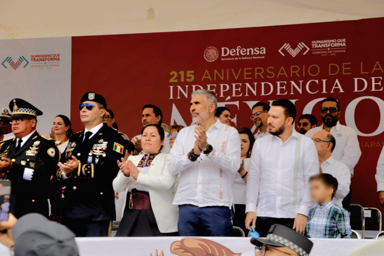 Tuxtla Gutiérrez participa en el desfile cívico-militar por el 215 aniversario de la Independencia