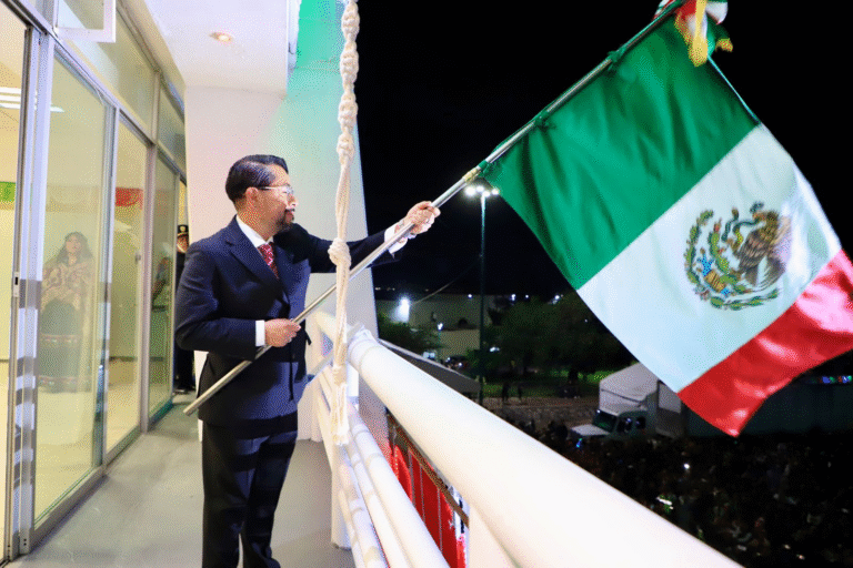 Daniel Serrano encabeza su primer Grito de Independencia en Cuautitlán Izcalli