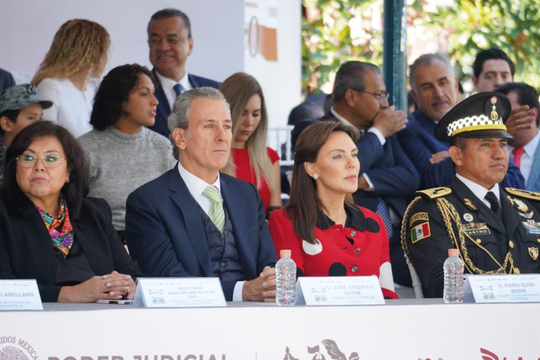 Pepe Chedraui participa en el desfile cívico-militar por el 215 aniversario de la Independencia en Puebla