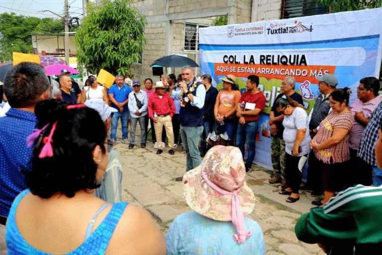 Ángel Torres da banderazo a la pavimentación de una calle más; ahora en La Reliquia