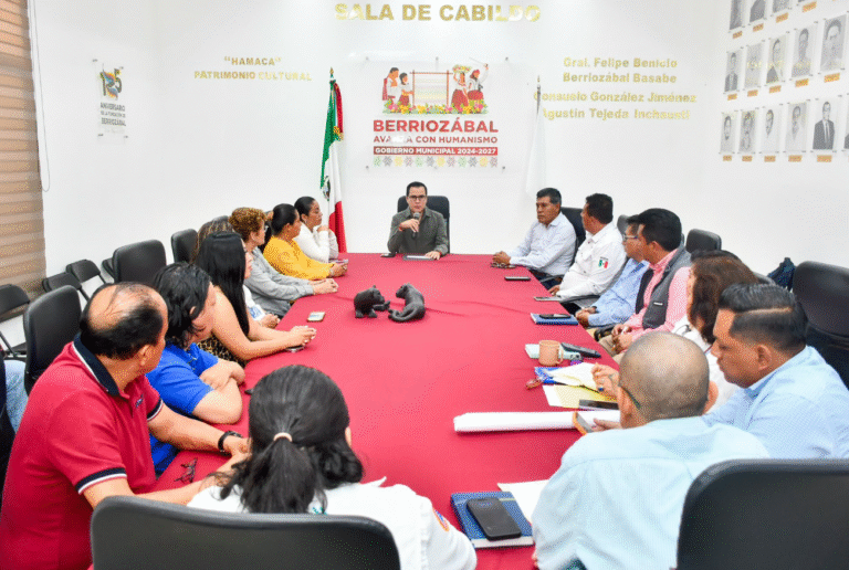 Berriozábal firma contrato para la actualización de su Atlas de Riesgo