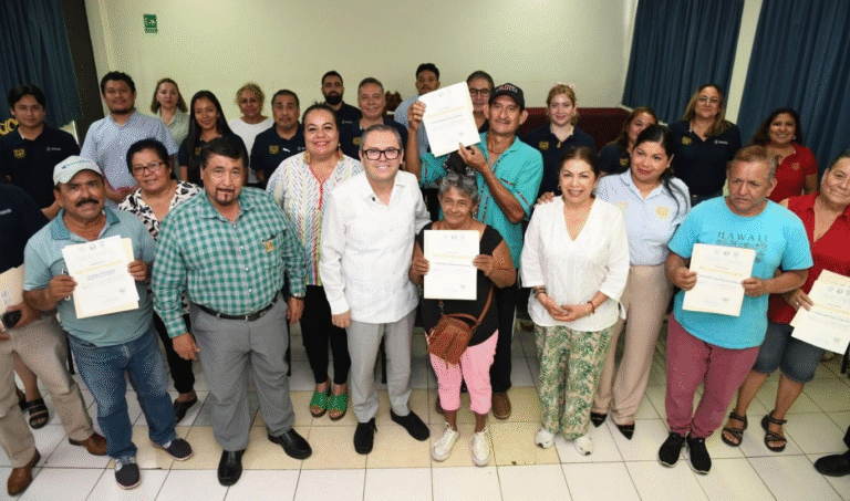 UNACH reconoce a educandos del Programa Chiapas Puede tras concluir con éxito su proceso de alfabetización