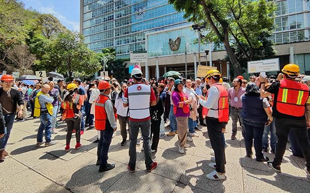 IMSS evacúa más de 2 mil 300 inmuebles y despliega 76 mil elementos en CDMX durante el Segundo Simulacro Nacional 2025