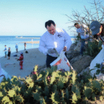 Gobernador Díaz Mena encabeza limpieza simultánea de playas en Yucatán