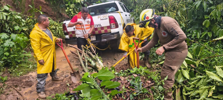 Ayuntamiento de Tapachula atiende afectaciones por lluvias en la zona alta del municipio