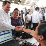 Gobernador Joaquín Díaz Mena inaugura Ventanilla Única Estatal Móvil en Kanasín