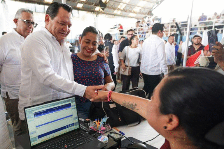 Gobernador Joaquín Díaz Mena inaugura Ventanilla Única Estatal Móvil en Kanasín