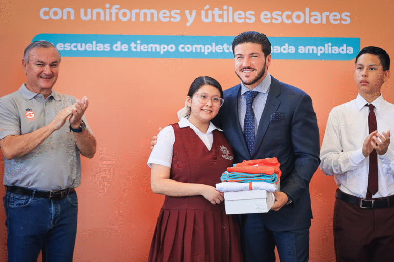 Samuel García entrega kits escolares y fortalece Escuelas de Tiempo Completo en Nuevo León