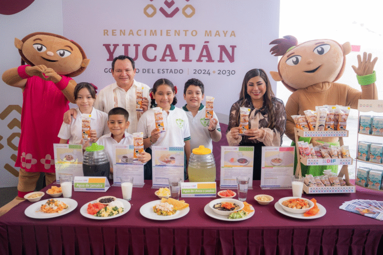 Huacho Díaz Mena entrega rehabilitación integral de primaria en Progreso al inicio del ciclo escolar