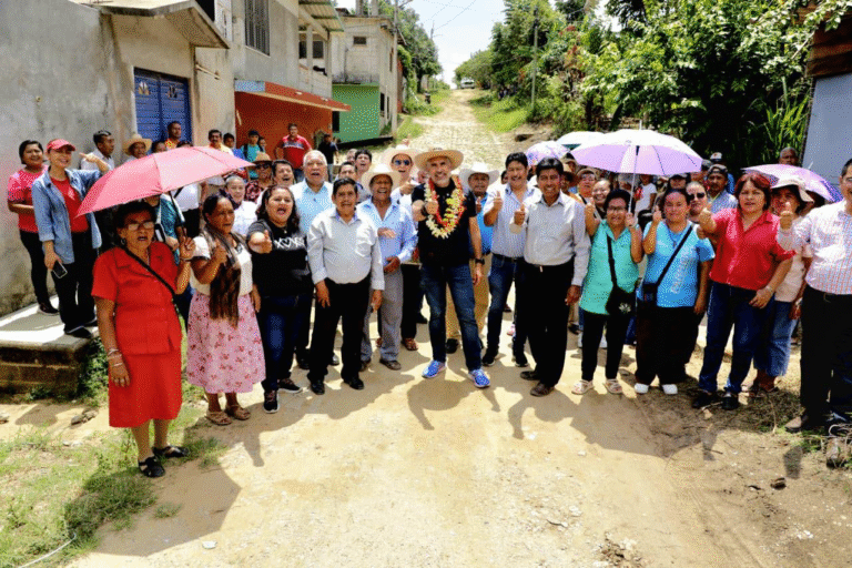 Ángel Torres inicia obra de pavimentación con concreto hidráulico en Copoya