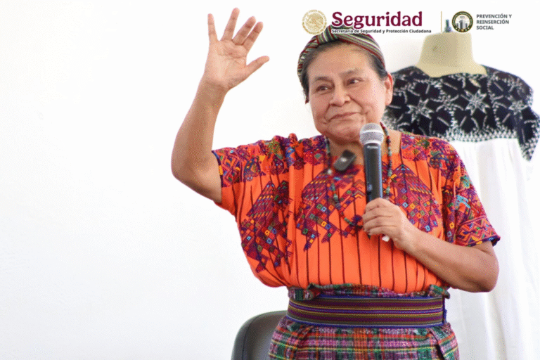Rigoberta Menchú inspira a mujeres privadas de la libertad en el Cefereso 16