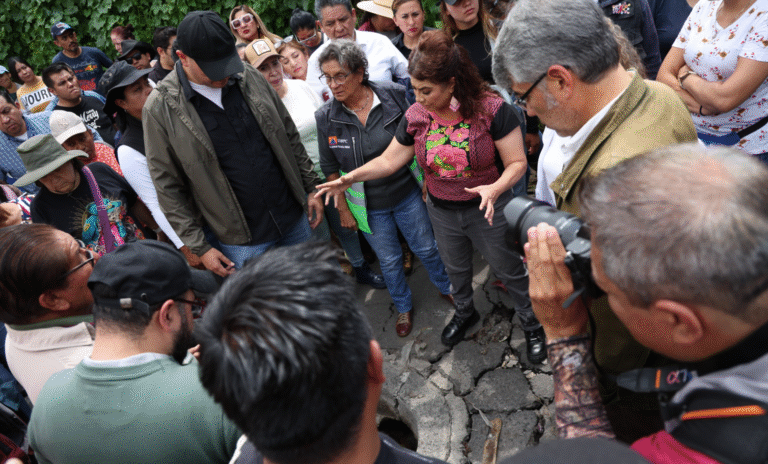 Clara Brugada garantiza apoyos integrales a familias afectadas por lluvias en Iztapalapa