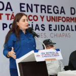 Valeria Rosales refuerza seguridad rural con entrega de uniformes a policías ejidales en Villaflores