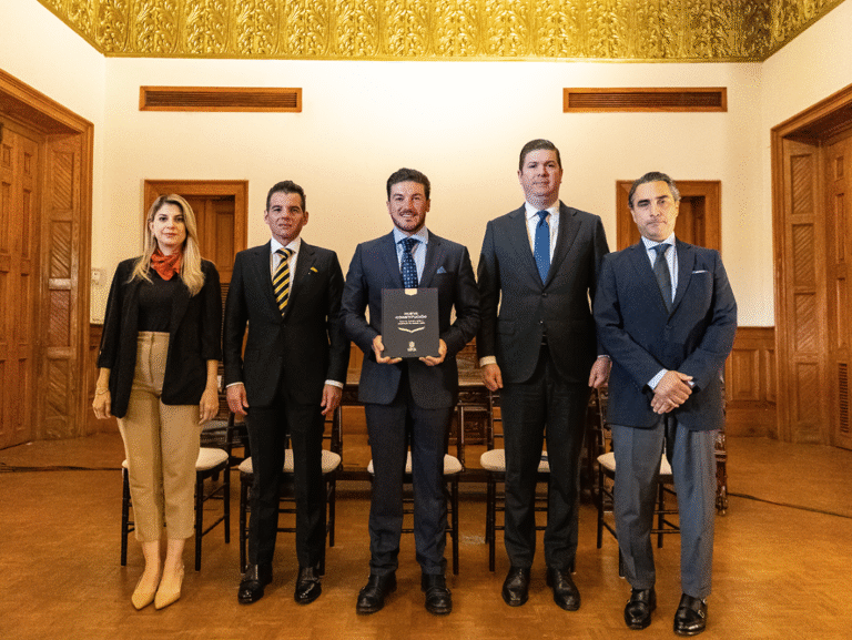 Samuel García celebra tres años de la Nueva Constitución de Nuevo León