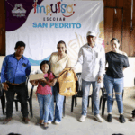 Valeria Rosales impulsa la educación con entrega de incentivos escolares en Villaflores