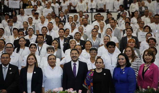 Martí Batres reconoce la labor del personal del ISSSTE en su día