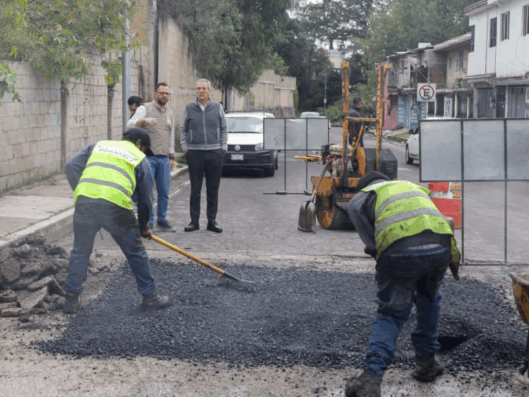 Supervisa Pepe Chedraui labores de bacheo en la colonia San José del Conde