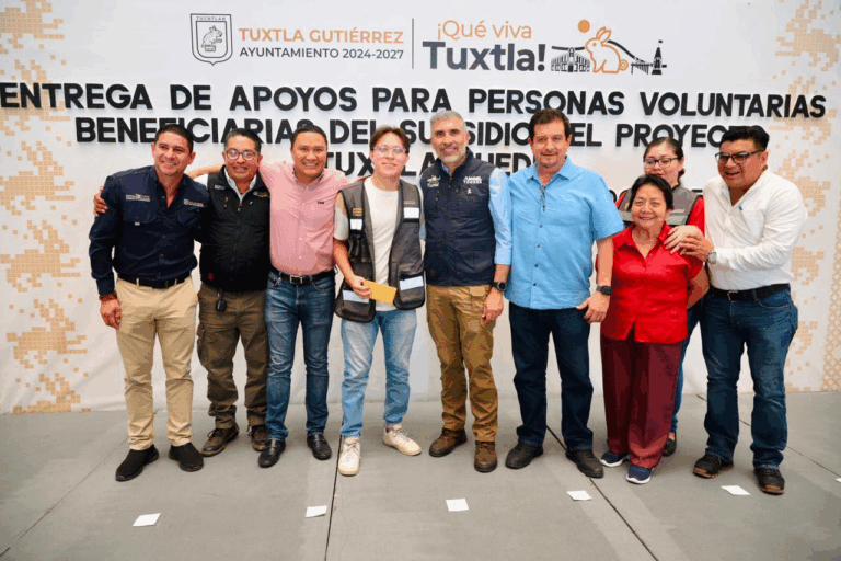 Ángel Torres reconoce la labor de alfabetizadores del programa “Tuxtla Puede”