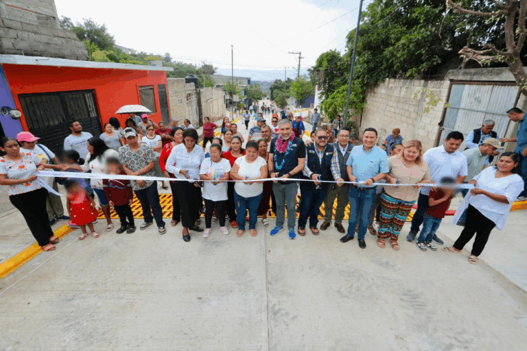 Ángel Torres cumple compromiso a familias de Las Granjas con inauguración de calles