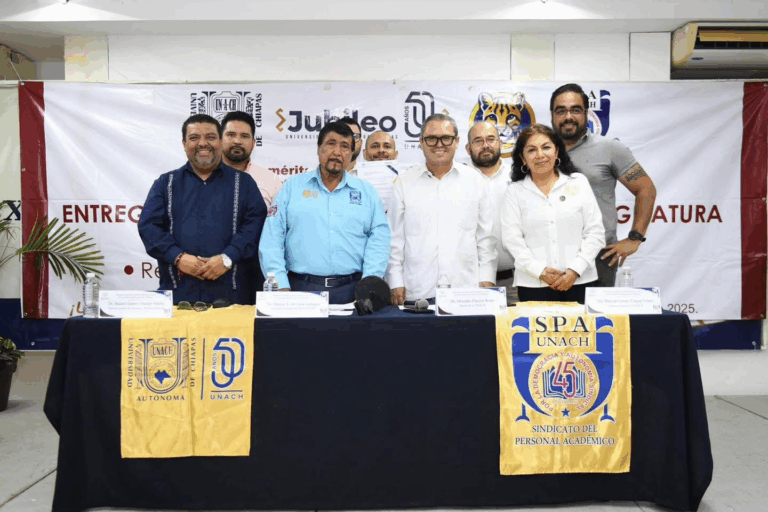 Reconocen a 15 docentes de la UNACH con constancias de recategorización