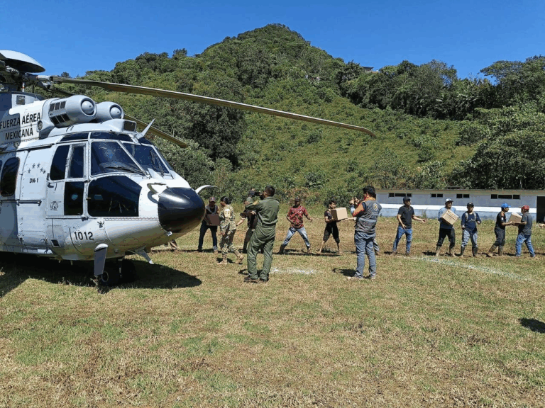 Gobierno de Veracruz entrega apoyos y brinda atención médica a comunidades de Ilamatlán