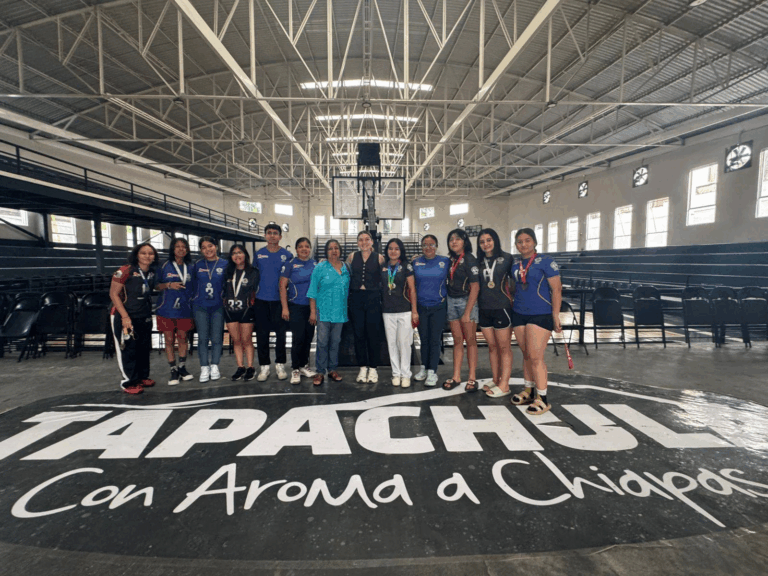 Brenda Contreras coordina próximo torneo de voleibol en el remodelado Centro de Convivencias de Tapachula