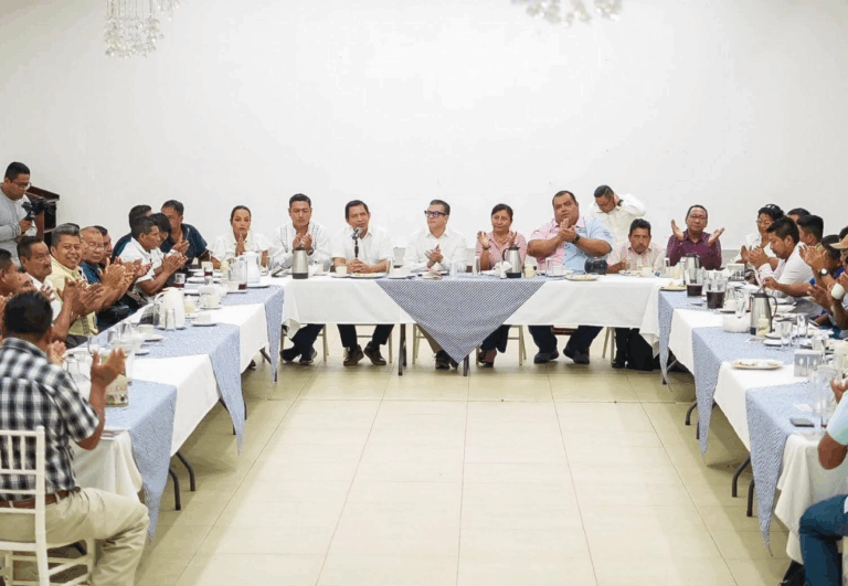 Yamil Melgar Bravo encabeza mesa de trabajo con agentes y delegados municipales de Tapachula