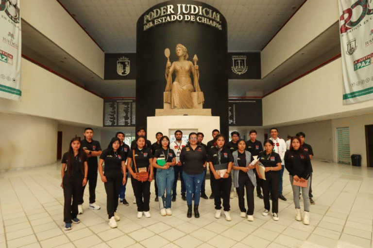 Poder Judicial de Chiapas abre sus puertas a estudiantes universitarios de Oxchuc