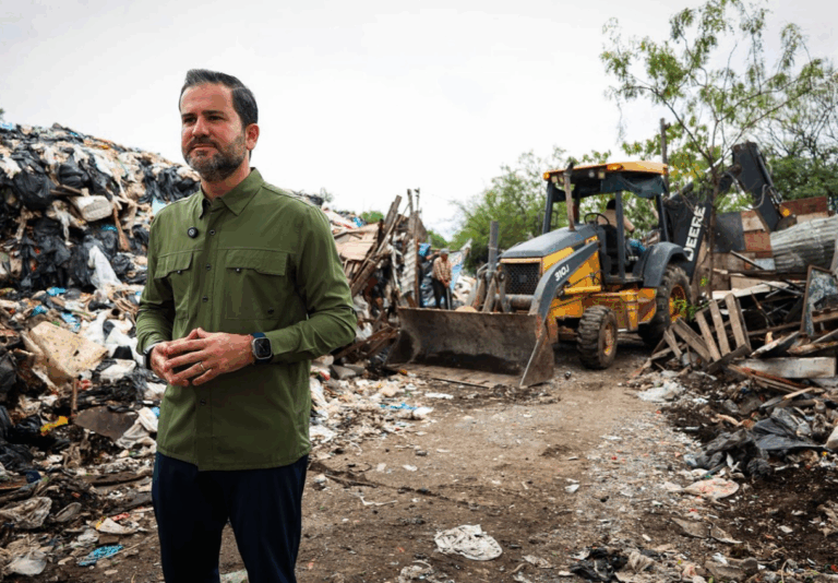 Avanza restauración del Río Pesquería con limpieza y demolición de construcciones ilegales