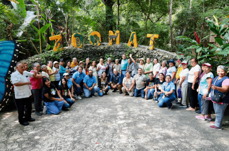 “El Camioncito Feliz” lleva alegría y recreación a adultos mayores de Tuxtla
