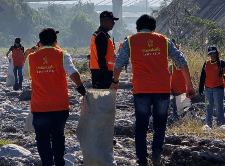 Voluntariado retira casi 40 toneladas de residuos del Río Santa Catarina en jornada de limpieza