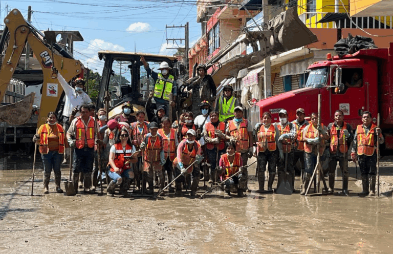 Ciudad de México refuerza apoyo a Veracruz tras lluvias con maquinaria y personal especializado