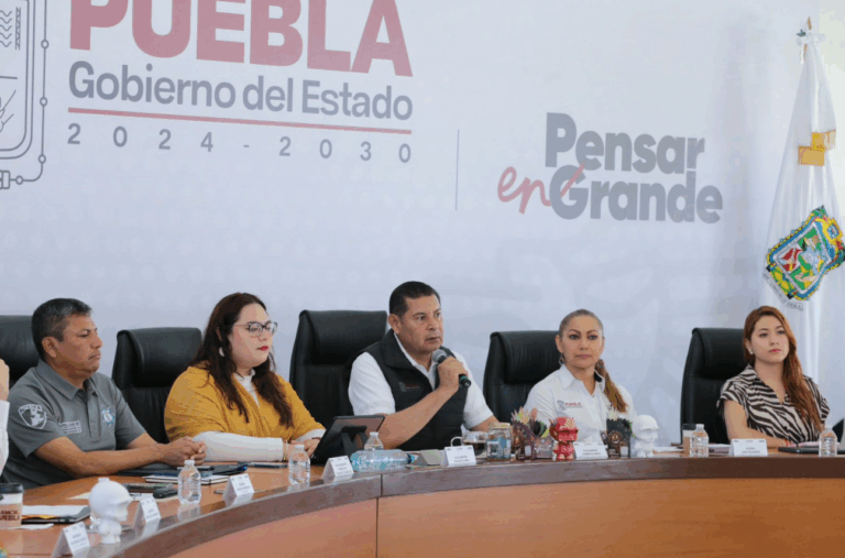 Gobierno de Puebla brinda atención inmediata a damnificados por lluvias en la Sierra Norte