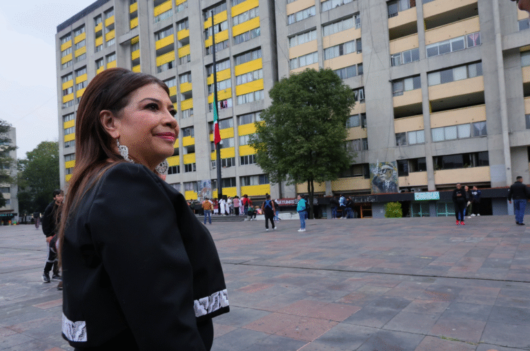 Clara Brugada honra la memoria del 68 en Tlatelolco y llama a mantener viva la lucha democrática