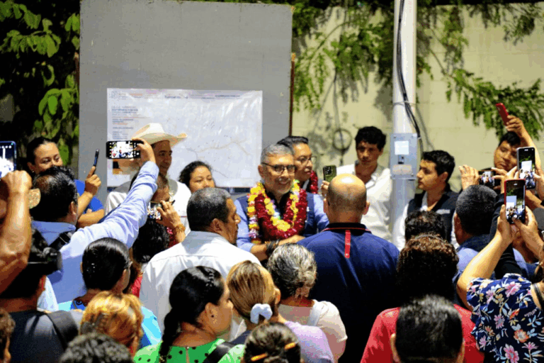 Ángel Torres da seguimiento al Programa de Alumbrado Público en la colonia Loma Bonita Terán
