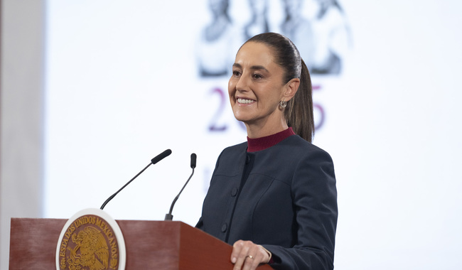 Presidenta Claudia Sheinbaum supervisa entrega de apoyos y limpieza en zonas afectadas de Veracruz y Puebla