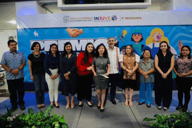 Reconocen a jóvenes con el Premio Municipal de la Juventud 2025 en Tuxtla