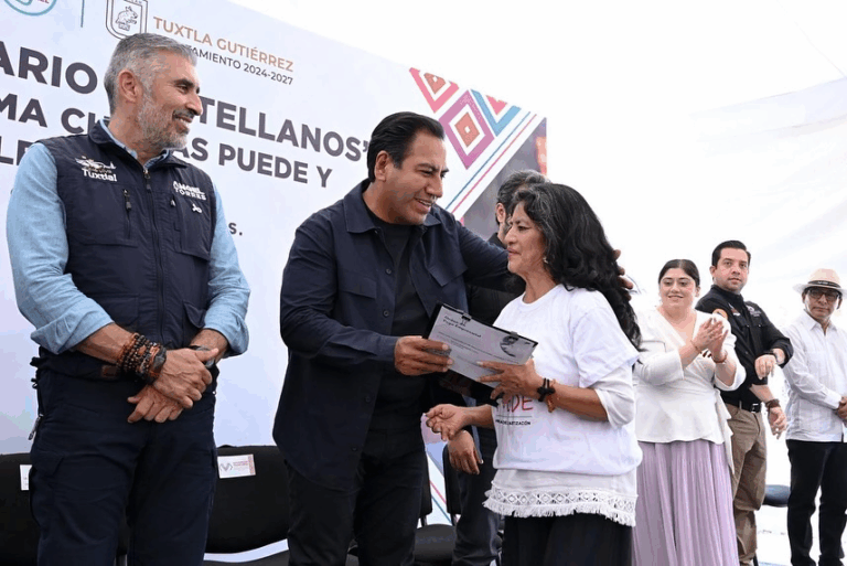 En unidad con el pueblo, Eduardo Ramírez fortalece la lucha contra la ignorancia