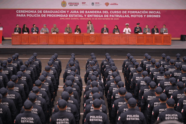 Rocío Nahle encabeza graduación de nuevos policías y entrega de equipamiento en Veracruz