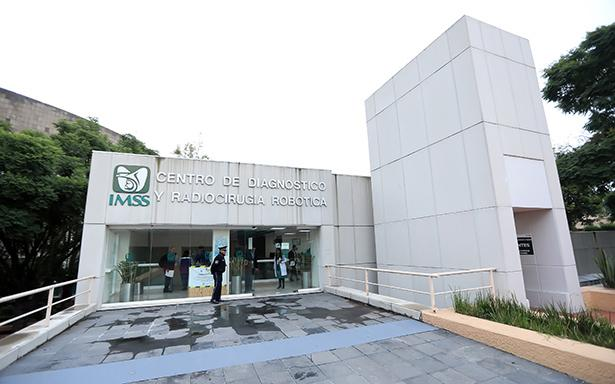 IMSS pone a México a la vanguardia médica con nuevo equipo CyberKnife para tratamiento de cáncer
