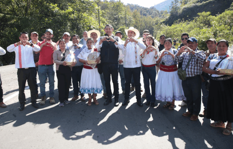 Alejandro Armenta impulsa rehabilitación carretera que une a más de 79 municipios en la Sierra Norte
