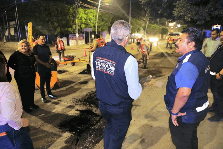 Pone en marcha Ángel Torres programa “Bacheando Tuxtla” con cuadrillas nocturnas