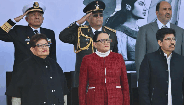 Rosa Icela Rodríguez participa en desfile del 20 de noviembre junto a la presidenta Claudia Sheinbaum