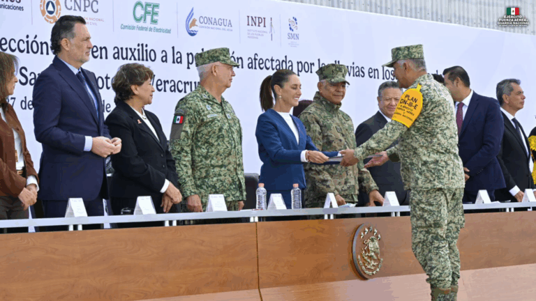 Presidenta Claudia Sheinbaum encabeza homenaje a Fuerzas Armadas por auxilio durante lluvias de octubre