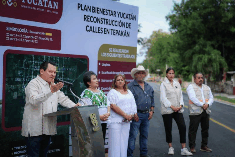 Entrega Díaz Mena calles dignas a familias de Tepakán como parte del Renacimiento Maya