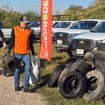 Voluntariado retira 167 llantas del Río Santa Catarina en jornada ambiental