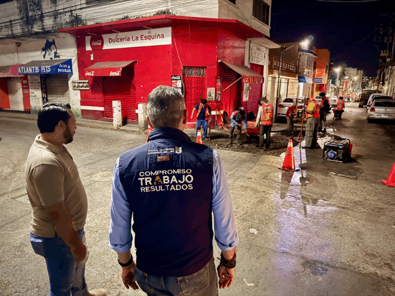 Ángel Torres refuerza el programa “Bacheando Tuxtla” con trabajo nocturno en vialidades