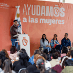 Samuel García lleva a Santiago el programa “Ayudamos a las Mujeres”