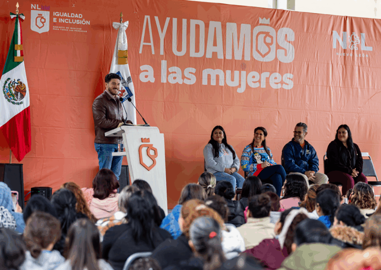 Samuel García lleva a Santiago el programa “Ayudamos a las Mujeres”
