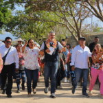 Banderazo de inicio a una calle más en Tuxtla, ahora en colonia Montecristo: Angel Torres